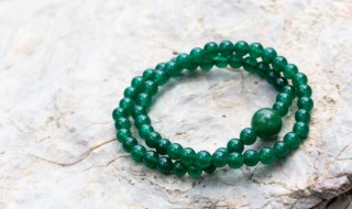 翡翠原石是怎么样形成的（翡翠常识之原石）