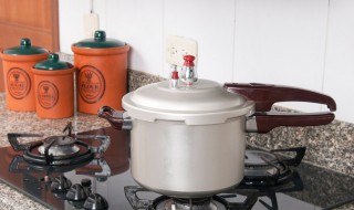 怎么用高压锅隔水炖汤 高压锅如何隔水炖汤