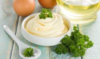 沙拉酱和千岛酱的区别 原味沙拉酱和千岛沙拉酱的区别