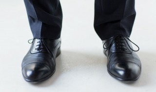 彪马运动牛皮鞋怎么清洗（彪马皮质板鞋用什么清洗）