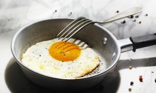炒鸡蛋为什么不放味精 炒鸡蛋不放味精还是不放鸡精