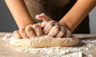 面粉揉成什么样算成功（面粉要揉到什么程度才算好）