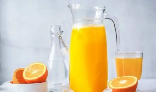 鲜榨橙汁需不需要加水（鲜榨橙汁要不要放水）