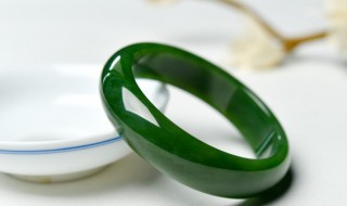 翡翠怎么分abc货（翡翠的abc货的鉴别）