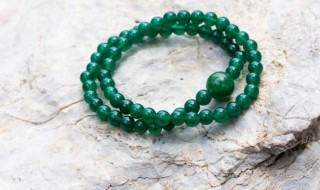 翡翠怎么用光照鉴别 翡翠用紫外灯鉴别