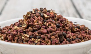 花椒水腌豆腐用放大料吗（花椒水必须放凉才能腌豆腐吗）