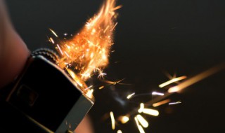 打火机和火柴哪个先发明 打火机和火柴哪个先发明脑筋急转弯