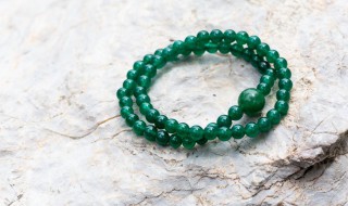 高冰种翡翠原石（高冰种翡翠原石产地）