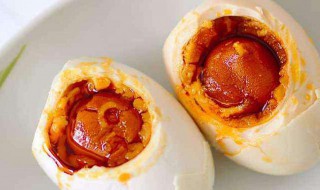 咸鸭蛋出油的腌制方法（腌制出油的咸鸭蛋的最佳方法）