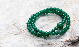 翡翠原石爆松花的特征 翡翠松花是怎么形成的