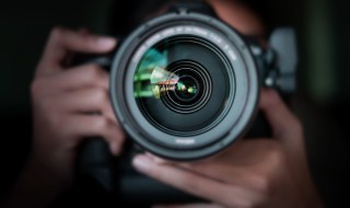 单反相机的焦距怎么调是自动吗（单反怎么手动调焦距）