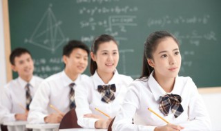 春风吹过小草不停摇摆改为拟人句