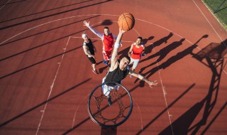 篮球运动员的力量素质训练特点 篮球运动素质训练内容