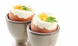 煮鸡蛋煮多长时间蛋黄是不熟的 鸡蛋煮多久蛋黄会完全熟