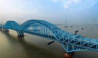 南京大桥铁路桥全长大约多少（南京大桥铁路桥全长大约多少米）
