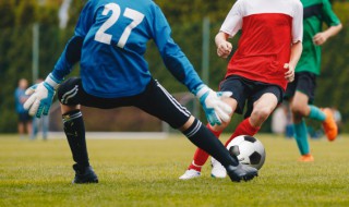 足球运动员力量训练是什么样的 足球运动员力量训练的方法