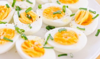 水煮蛋吃不完怎么做菜（水煮蛋吃不完怎么做菜好吃）
