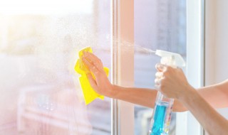 玻璃上水渍如何清除 玻璃上水渍怎么清除最好的方法