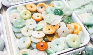 缅甸翡翠原石毛料批发市场在哪（缅甸玉石毛料批发市场）