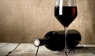 葡萄酒和白葡萄酒能一起喝吗 白酒和红葡萄酒能一起喝吗