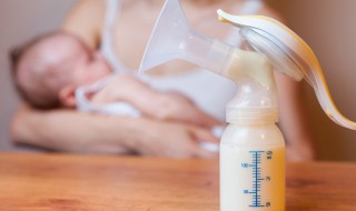放冰箱里保鲜的母乳可以放多久（放冰箱的母乳能保存多久）