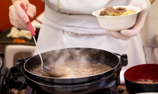 猪骨炖淮山汤还要加什么材料 淮山煲猪骨汤的做法窍门