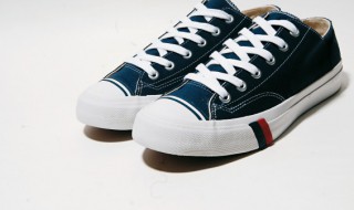 匡威帆布鞋怎么洗不褪色不褶皱（匡威的鞋怎么洗不褪色）