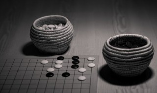 围棋的黑子比白子大吗（围棋黑子比白子多几颗）