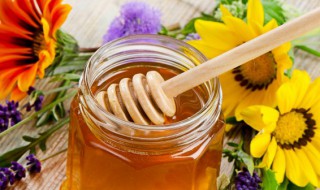 蜂蜜要放冰箱还是常温 蜂蜜放冰箱储存还是在常温储存好一点