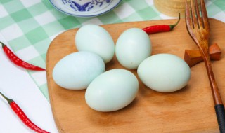 鸭蛋放冰箱能保存多久 生咸鸭蛋放冰箱能保存多久