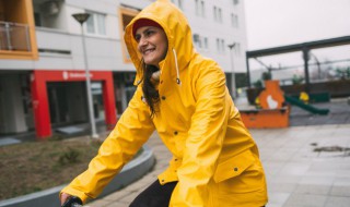 防紫外线雨衣的面料叫什么 防雨的衣服是什么材质
