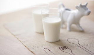 纸袋装的牛奶可以放微波炉吗 纸袋的纯牛奶可以直接放微波炉里加热吗