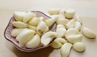 塑料容器上的蒜味怎么去除 怎样去除塑料容器的蒜味