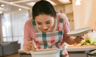 鱼尾和什么爪煲汤好喝有营养（鱼翅和什么煲汤最好）