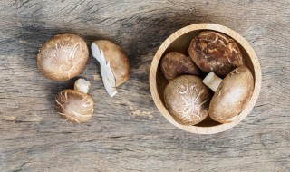 香菇怎么晒干保存 香菇怎么晒干保存冬天吃
