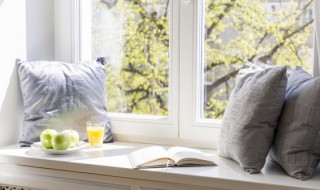 窗外玻璃怎么擦才干净妙招（窗外的玻璃怎么擦干净）