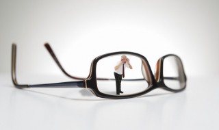 眼镜tr材质是什么（眼镜tr材质是什么材料视频）