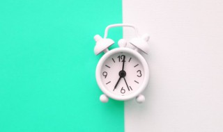 家里挂钟有什么讲究（家里挂钟有什么讲究视频）