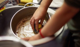 铝锅里的水垢怎么清除 铝锅里的水垢怎么去除