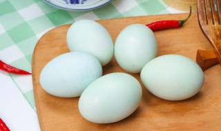 咸鸭蛋蛋黄变黑能吃吗 咸鸭蛋蛋黄变黑能吃吗,青能吃吗