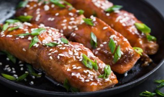 炸鱼块直接放鸡蛋可以吗 炸鱼块用放鸡蛋吗