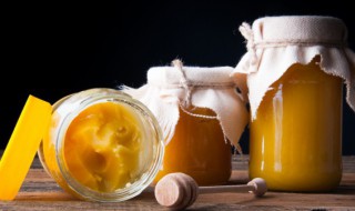 蜂蜜放冰箱3年能吃吗 蜂蜜放在冰箱里三年了还可以吃吗