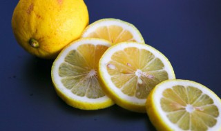 柠檬炖冰糖的做法 柠檬炖冰糖的做法与功效