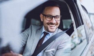 奥迪w8门框上亮条怎么拆 奥迪车窗亮条怎么拆