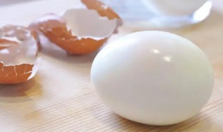 蛋壳难剥是为什么（鸡蛋壳为啥难剥）