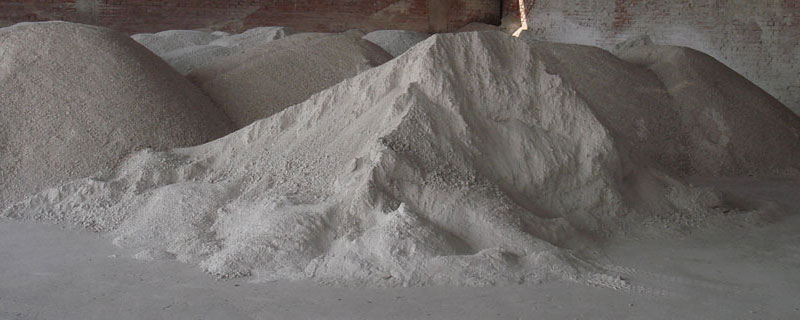 磷肥都是灰白色的吗 什么化肥是灰白色的