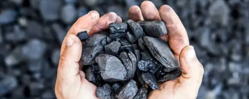 高炉炼铁焦炭的作用是什么（高炉炼铁焦炭的作用是什么初中化学）