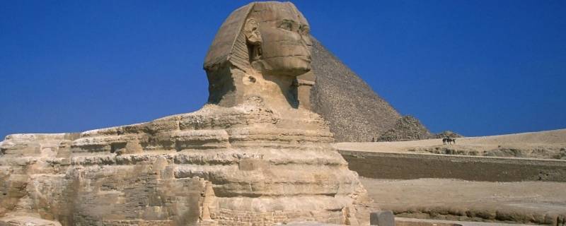 胡夫金字塔的总重量约为 胡夫金字塔的重量约600万吨它的体积约260万立方米