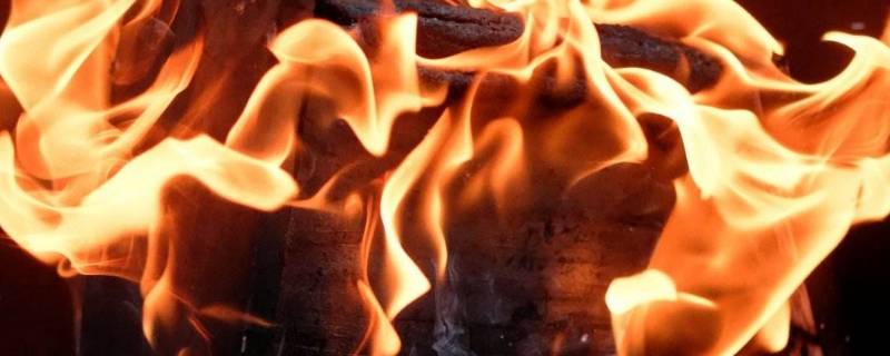 100度能点燃木头吗 木头点燃的火能达到多少度