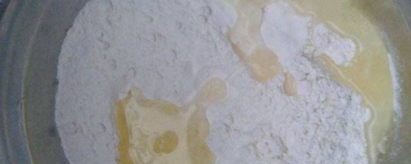 中筋面粉怎么变成高筋面粉（中筋面粉怎么变成高筋面粉知乎）